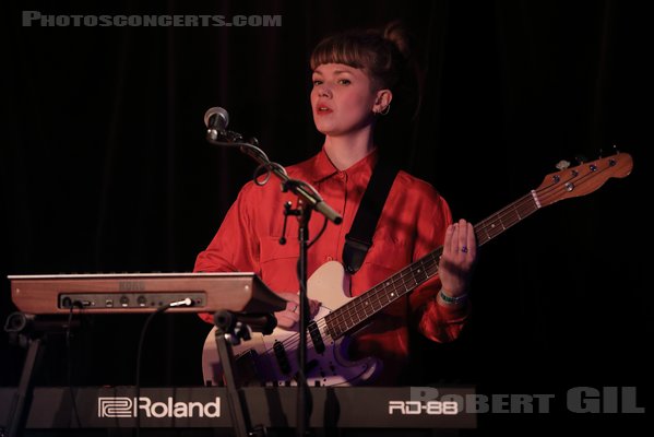 ANNA B SAVAGE - 2023-04-21 - PARIS - La Boule Noire - 